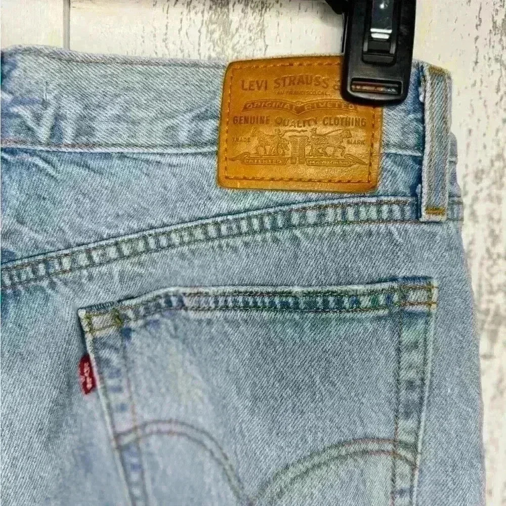 Levi’s Wedgie Distressed Straight Fit Women's Jeans in Light Wash Size 29 - Picture 10 of 10